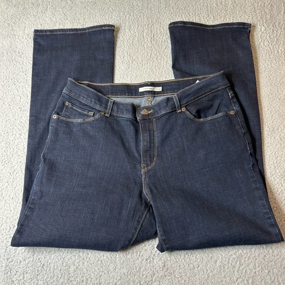 Levi's Jeans Womens 14S W32 L30‎ (Actual L28) Blue Low Rise Bootcut Dark Wash - Picture 2 of 12